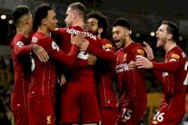 المتصدر ليفربول مع متذيل الترتيب وفارق النقاط الـ55