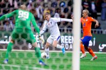 الهلال يتخطى الفيحاء ويبتعد مؤقتا عن النصر