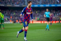 ميسي في معقل مارادونا!