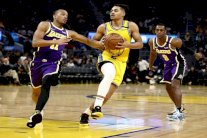  ليكرز يهزم ووريرز بسهولة في غياب جيمس