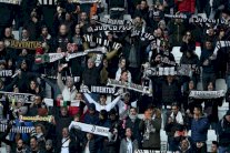 سياسيون فرنسيون ينتقدون السماح لمشجعي يوفنتوس بحضور مباراة ليون
