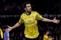 سقراطيس يلمح إلى ترك أرسنال