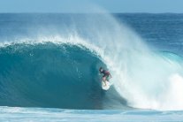 نجم ركوب الأمواج اليابانية يريد تفادي إلغاء 