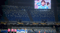يوروبا ليغ: جميع لاعبي نابولي ارتدوا القميص رقم 10 تكريماً لمارادونا