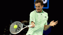 بطولة أستراليا المفتوحة: مدفيديف يتخطى تسيتسيباس