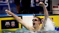 سباحة: أرمسترونغ يحقق رقمًا قياسيًا عالميًا في سباق 50 م ظهرًا