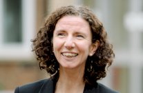 وزيرة التنمية الدولية البريطانية تحطّ في عمّان