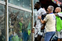 بطولة إيطاليا: إنتر يخسر نقطتين أمام جنوى في مستهل حملة الدفاع عن لقبه