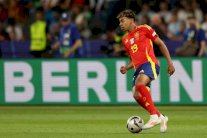 والد لامين جمال يتعرّض للطعن (تقرير)