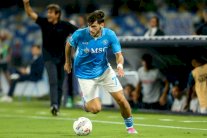 بطولة إيطاليا: نابولي الى الصدارة موقتا بفوز كاسح على كالياري برباعية نظيفة