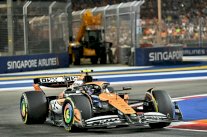 جائزة سنغافورة الكبرى: نوريس يقترب أكثر من فيرستابن بفوزه الثالث للموسم