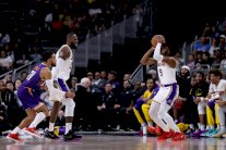 ليبرون وبروني معا للمرة الأولى في مباراة واحدة مع ليكرز