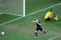 إنييستا فنان لا ماسيا الخجول وقاتل دفاعات الخصوم