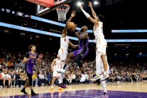 دوري أن بي ايه: صنز يلحق الهزيمة الأولى بليكرز