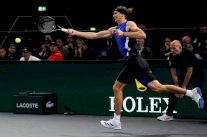 دورة باريس: زفيريف يبلغ نصف النهائي بفوزه على تسيتسيباس