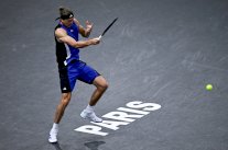 دورة باريس: زفيريف يبلغ النهائي على حساب رونه