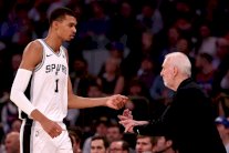 دوري أن بي ايه: سبيرز يعلن اصابة مدربه الاسطوري بوبوفيتش بـ