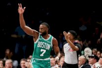 أن بي ايه: فوز صعب لحامل اللقب على ويزاردز