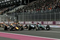 راسل يرد على فيرستابن ويتهمه بالتهديد بصدمه عمدا