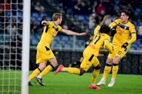 بطولة إيطاليا: أتالانتا ينجو من فخ لاتسيو ويبقى في الصدارة وإنتر يواصل مطاردته