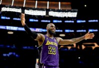 دوري أن بي آيه: 42 نقطة للأربعيني ليبرون تضعه في مصاف الاسطورة جوردان