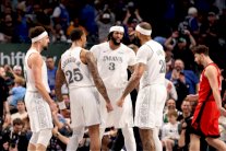 دوري أن بي ايه: ديفيس يتألق في بداياته مع مافريكس ويخرج مصابا