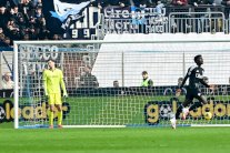 بطولة إيطاليا: نابولي يتخلى عن الصدارة لإنتر بسقوطه أمام كومو