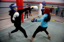 في الجزائر.. ملاكمات شابات على خطى إيمان خليف