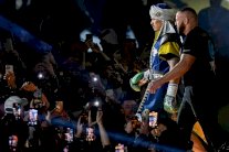 أسطورة الملاكمة الأوكراني أوسيك: لن أتوقف حتى أُصبح بطل العالم بلا منازع