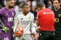 بطولة إسبانيا: فالنسيا يهزم ريال مدريد ويسدي خدمة لبرشلونة في سباق اللقب