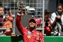 جائزة اليابان الكبرى: هاميلتون ينفي مزاعم فقدانه الثقة بفيراري