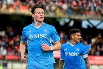 بطولة إيطاليا: ماكتوميناي يقود نابولي إلى الفوز وتضييق الخناق على إنتر