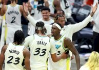 أن بي ايه-بلاي أوف: بايسرز يتفوق على باكس في عودة ليلارد وثاندر يسحق غريزليز مجددا