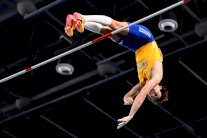 دوبلانتيس يفتتح الدوري الماسي وسط مشهد متغير بقيادة جونسون