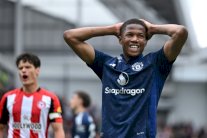 بطولة إنكلترا: نيوكاسل يحصد نقطة ثمينة في سباق دوري الأبطال وخسارة يونايتد