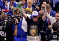 الملاكم المكسيكي كانيلو يوحّد ألقاب وزن فوق المتوسط في الرياض