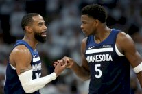 أن بي ايه: تمبروولفز يُقصي ووريرز ويبلغ نهائي الغربية وسلتيكس يُبقي على حظوظه