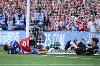 بطولة انكلترا: عملية جراحية 