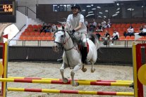 سوريون يحلمون بالفوز في ميادين الفروسية بعدما احتكرتها عائلة الأسد