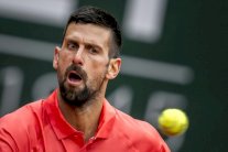 دورة جنيف: ديوكوفيتش يبلغ النهائي ويقترب من لقبه الـ100