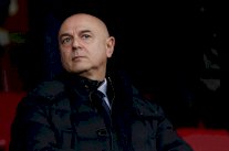 ليفي يدافع عن قرار إقالة بوستيكوغلو