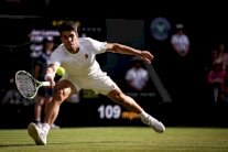 بطولة ويمبلدون: ألكاراس بصعوبة الى ثمن النهائي وكيز تلحق بركب المودعات