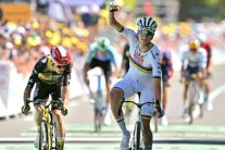 طواف فرنسا: بوغاتشار ينتزع المرحلة السابعة ويستعيد الصدارة