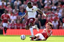 توتنهام يعزز صفوفه بقدوس وفي طريقه لضم غيبس-وايت