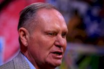 إدخال الدولي الانكليزي السابق غاسكوين إلى المستشفى بعد وعكة صحية في منزله