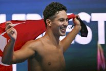 التونسي أحمد الجوادي.. من شواطئ المرسى إلى عرش السباحة العالمية