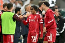 بطولة إنكلترا: نغوموها ابن الـ 16 عاما يمنح ليفربول فوزا جنونيا على نيوكاسل المنقوص