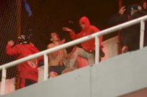 كونميبول يُقصي إندبندينتي من كأس أندية أميركا الجنوبية بعد أحداث عنف