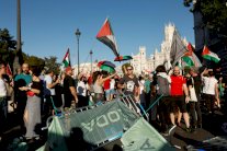 سانشيز يشيد بالمتظاهرين المؤيدين للفلسطينيين ويدعو إلى استبعاد إسرائيل من المنافسات