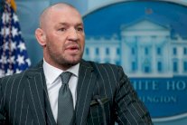 نجم الفنون القتالية ماكغريغور ينسحب من سباق الرئاسة الأيرلندية